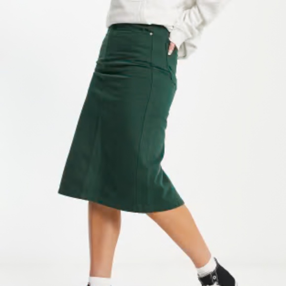 Urban Revivo midi cord skirt in green - Picture 2 of 6